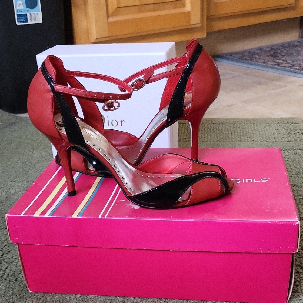 BCBG Red and Black Women's Heels - Picture 3 of 4